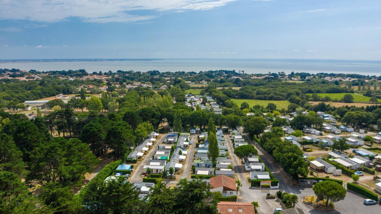 Camping Les Brillas Les Moutiers Exterior foto