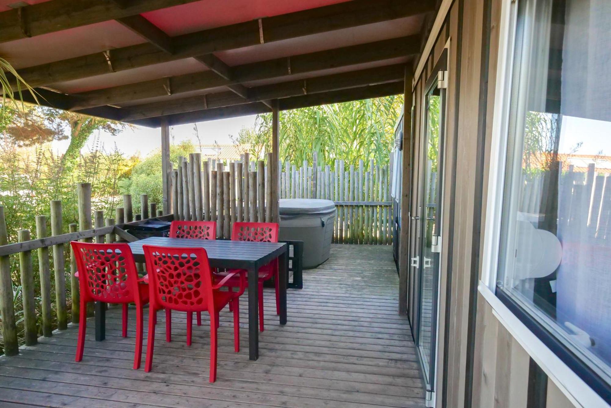 Camping Les Brillas Les Moutiers Exterior foto