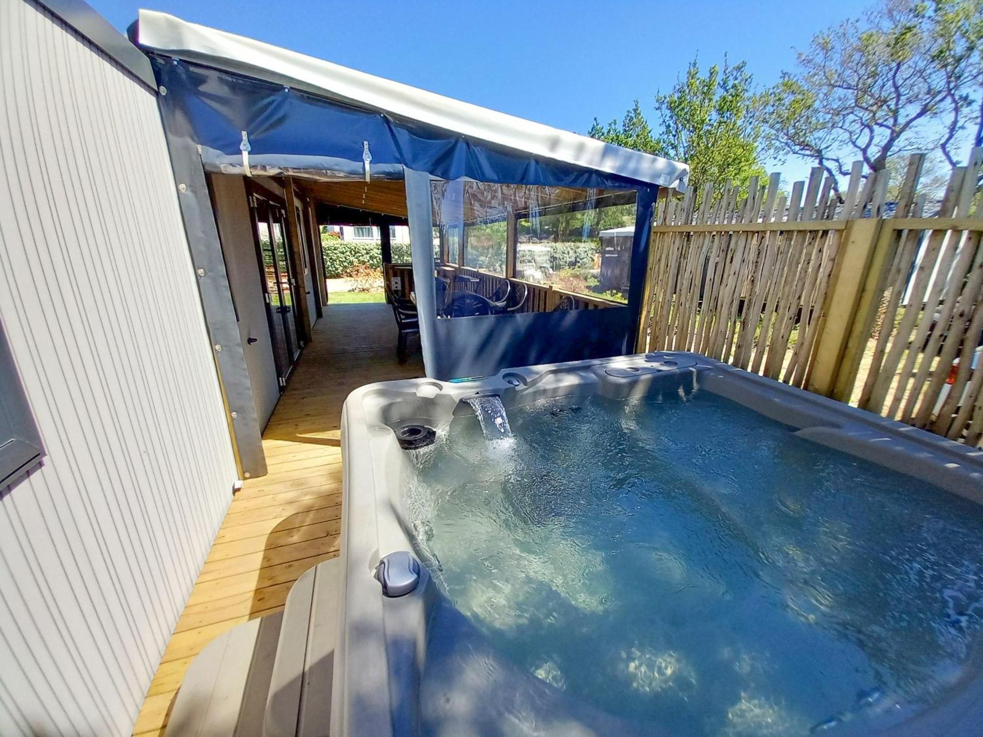 Camping Les Brillas Les Moutiers Exterior foto